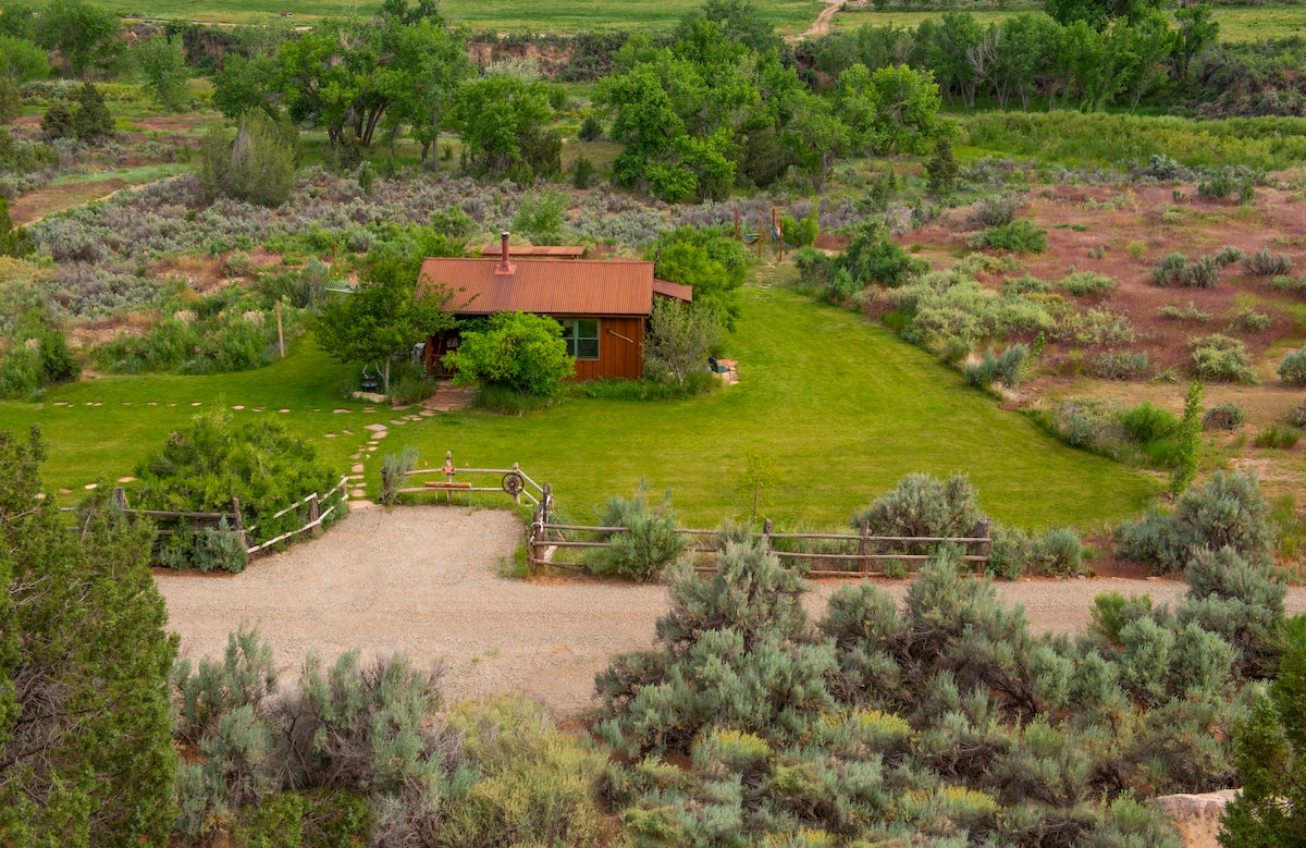 4人2个独一无二的地方： Canyon Hideout Ranch