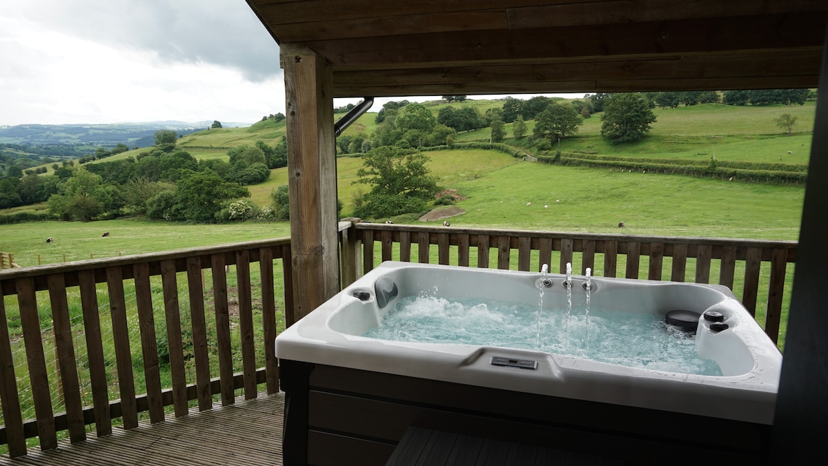 5* Wheat Cottage, with private covered hot tub