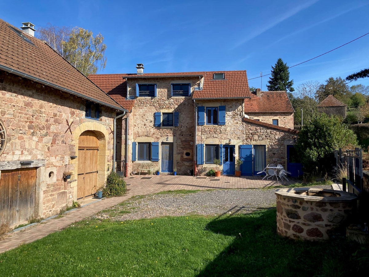 6-bedroom luxury gite with pool