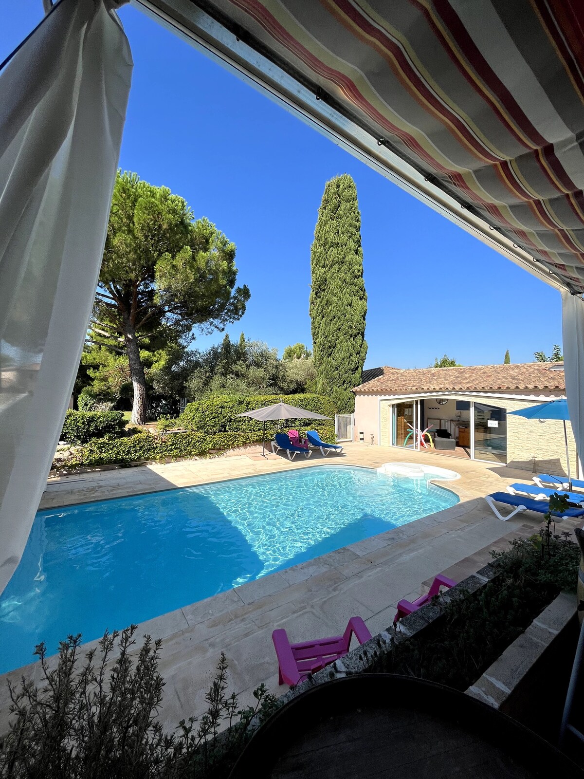 Duplex, Bougainvillées de Camargue, Piscine