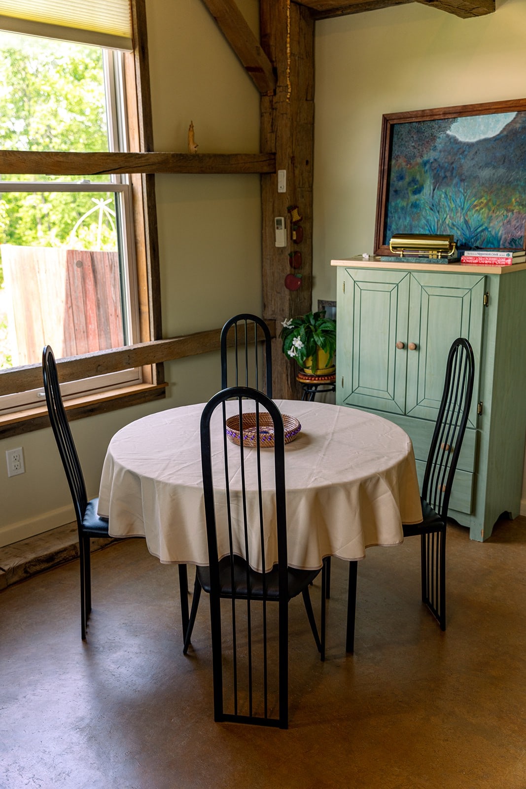 Historic Converted Barn Loft at Sobremesa Farm