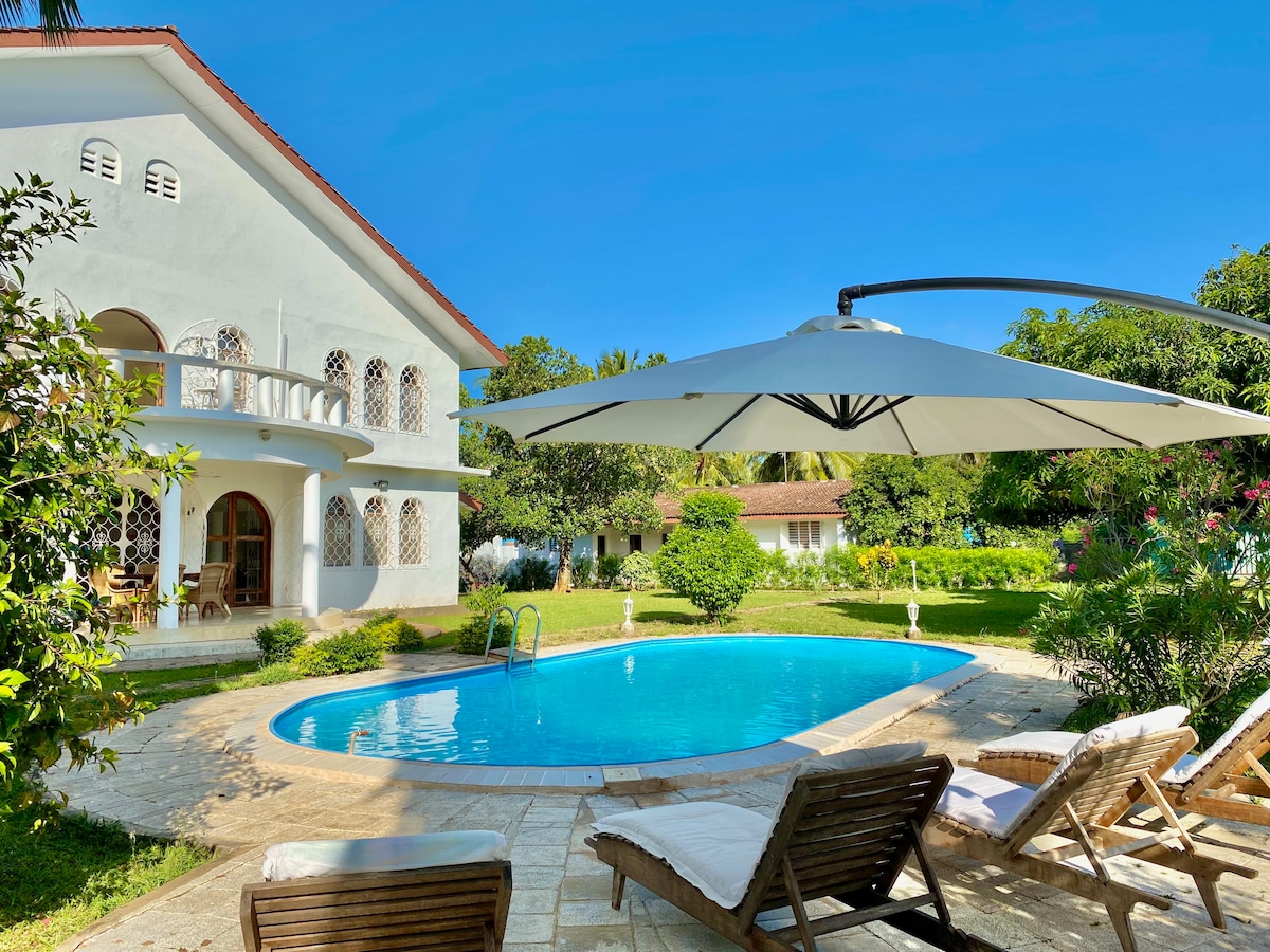 Villa Heidi at beach with Pool - Zanzibar