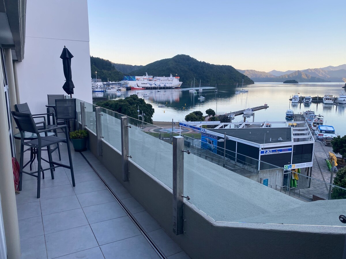 Waterfront 2 Bedroom Sub Penthouse Apt, Picton