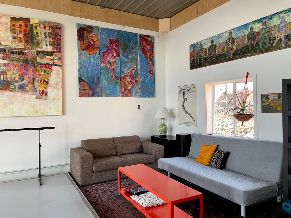 艺术家居住中心带桑拿的艺术工作室Loft