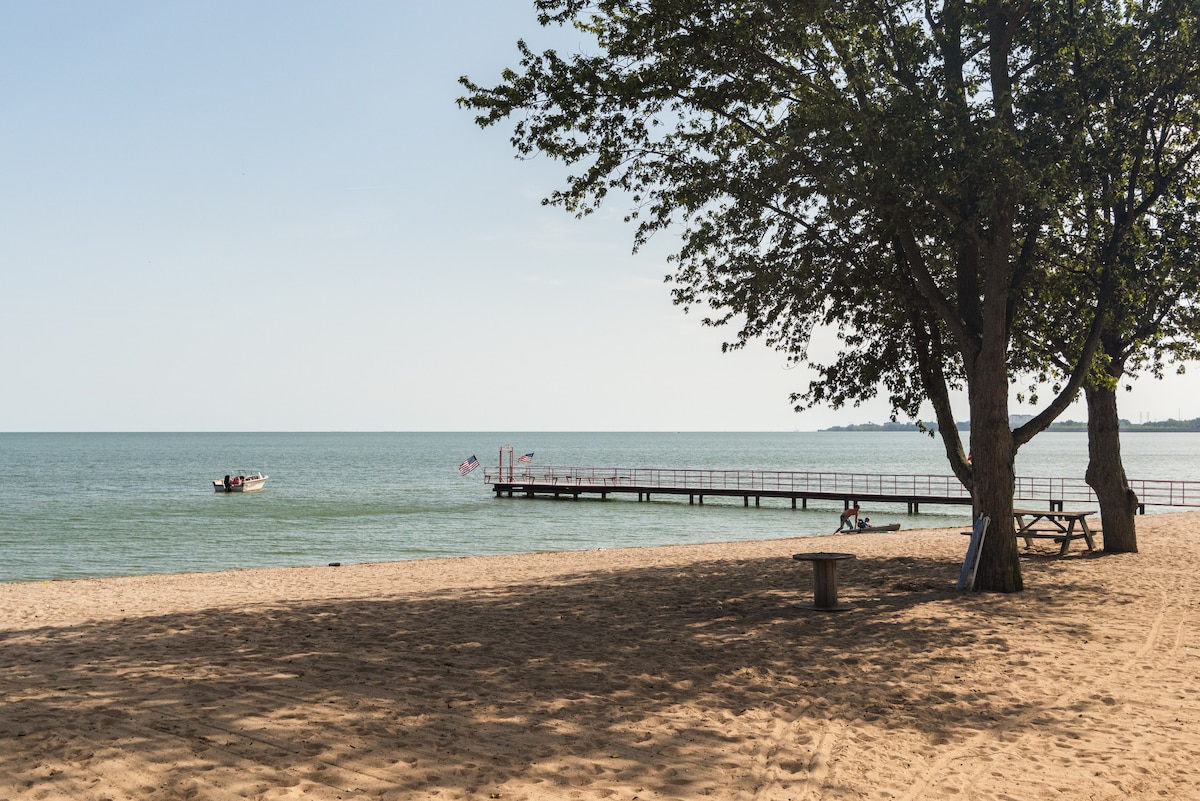 EAST SHORE Cottage