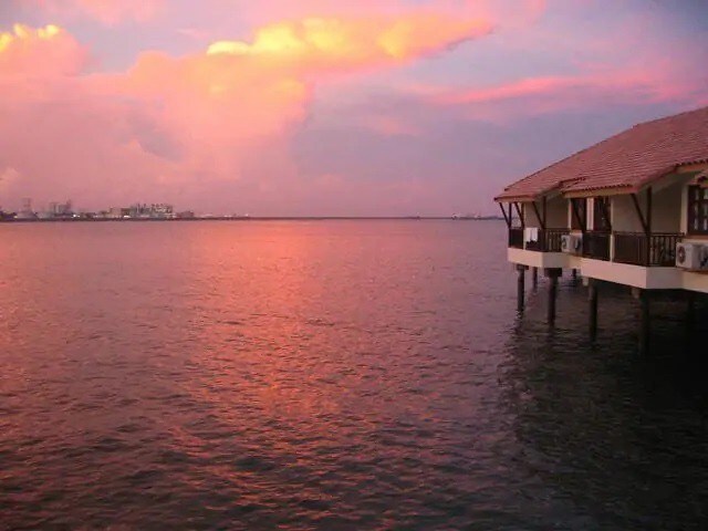 Port Dickson 180 ° Seaview Water Chalet