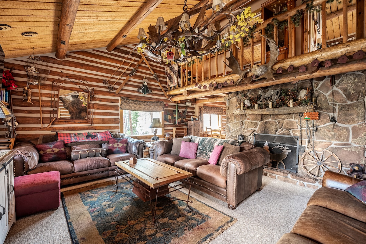 Cozy Log Home,Sleeps 10. Free shuttle,3 min-slopes