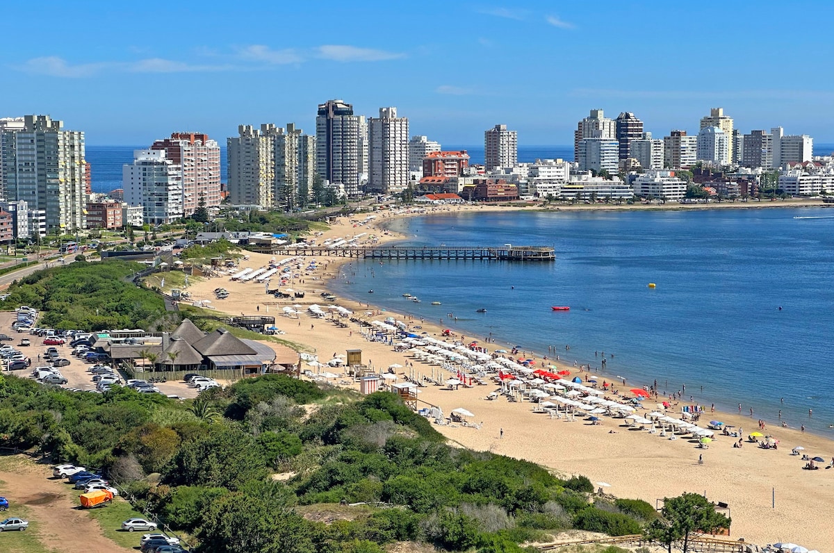 BEACH  FRONT,  Playa Mansa, 4 pax. WIFI. Mucamas.