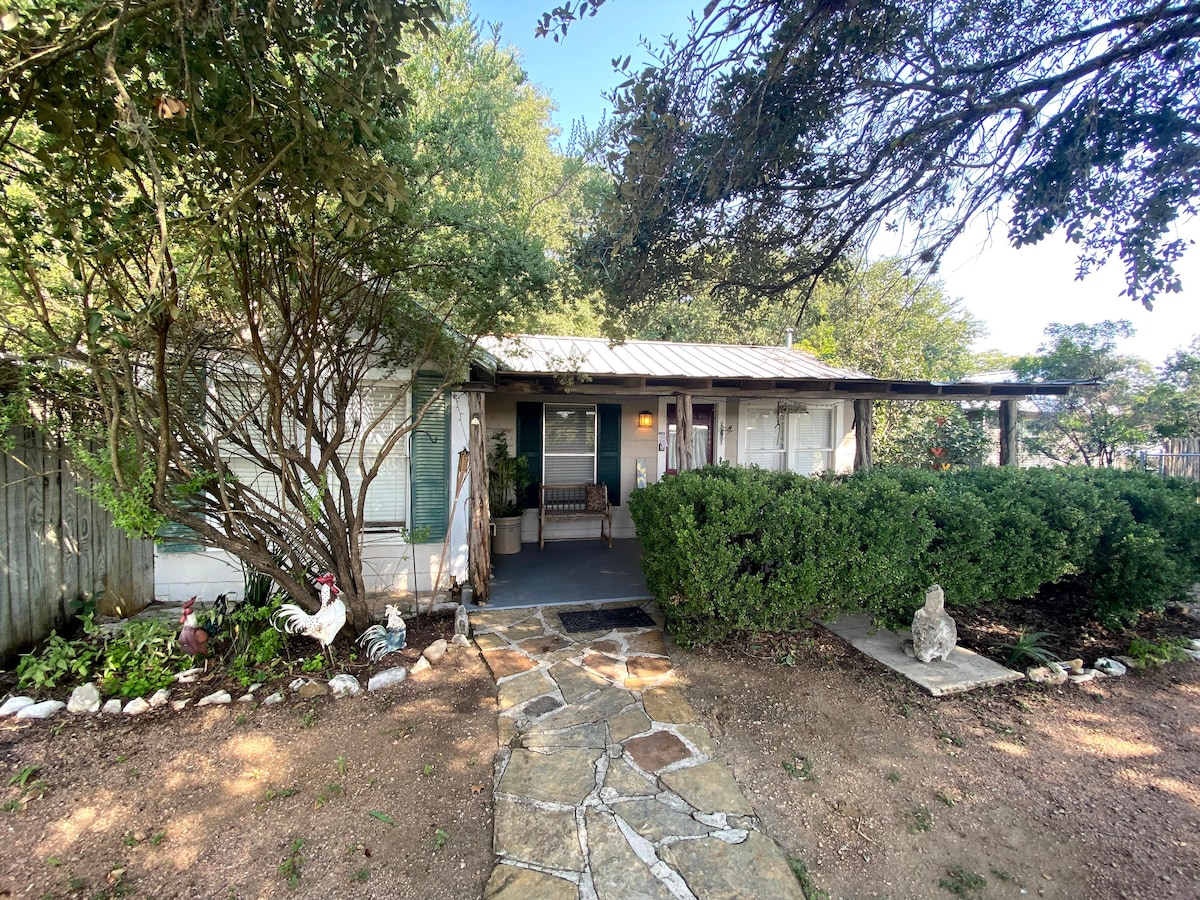 Kuehler Cottage - Waterfront Cottage