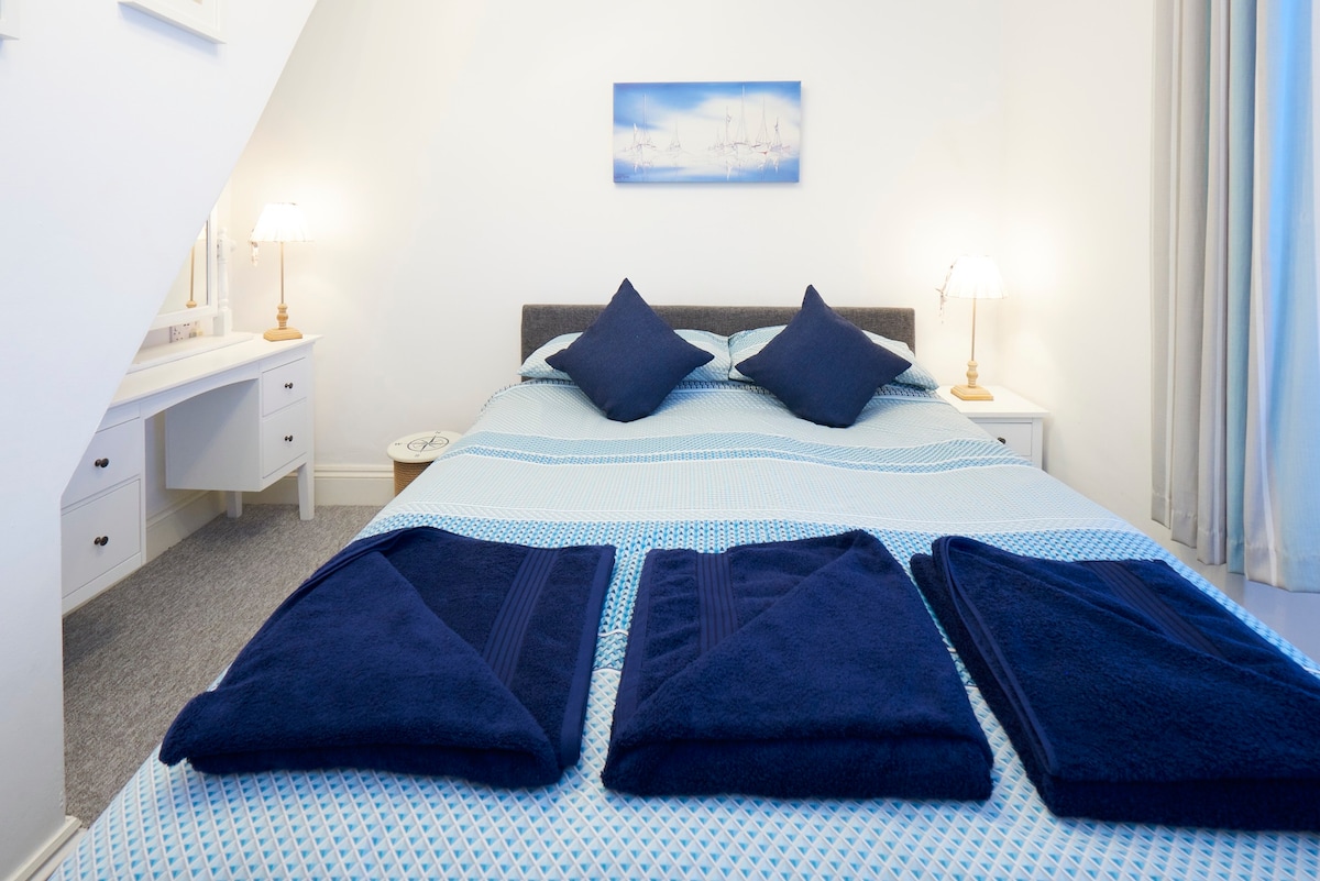3 Bed Cornish Home next to Perranporth Beach