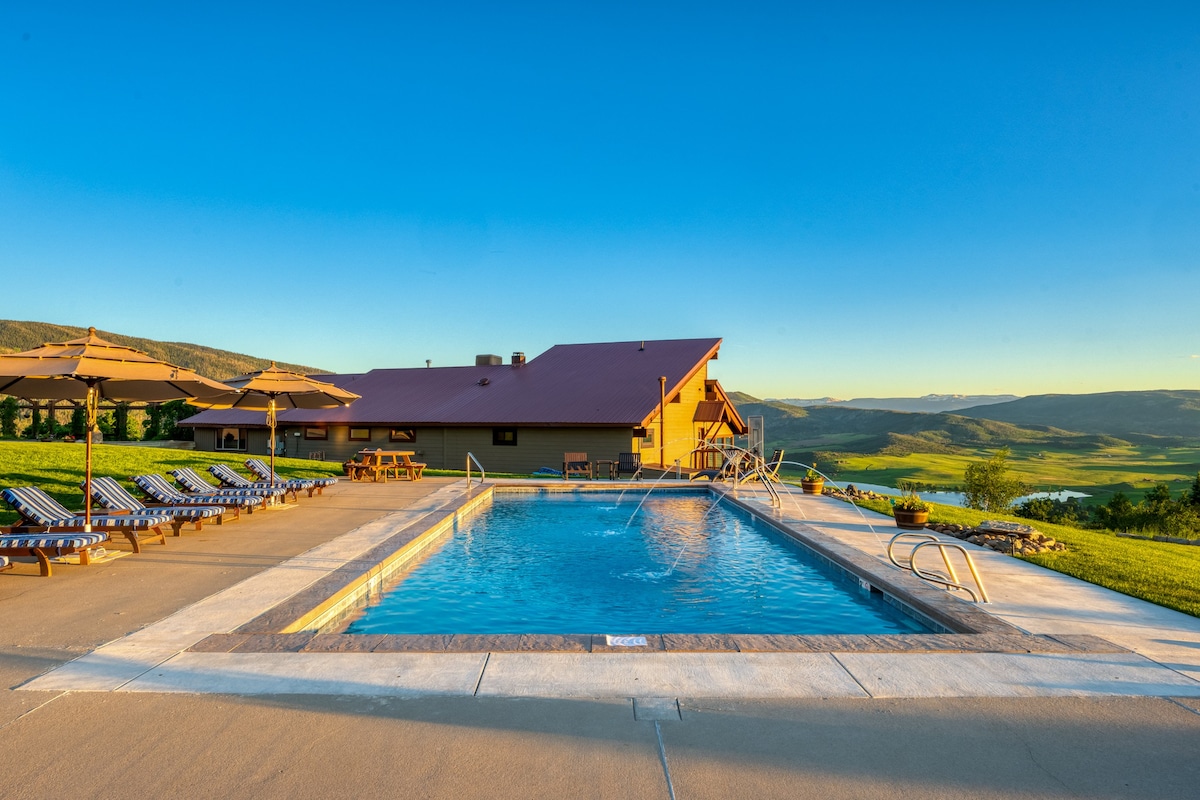 The Lodge at Bella Vista: views, pool and more!