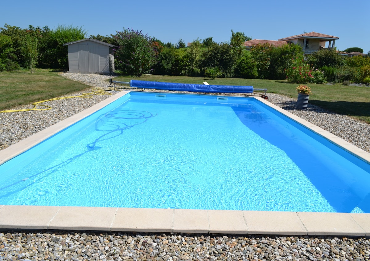 Maison à la campagne avec piscine  et grand jardin