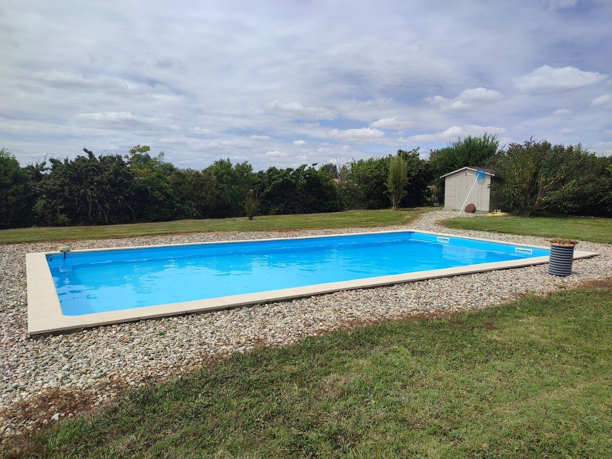 Maison à la campagne avec piscine  et grand jardin