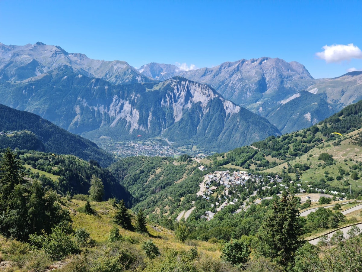 Alpe d 'Huez ：提供免费无线网络的漂亮公寓