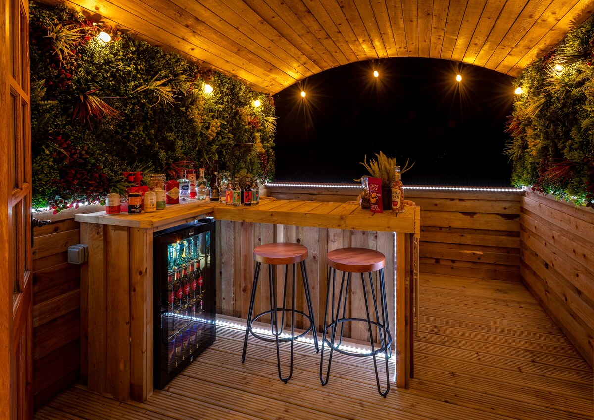 Ashwood Shepherd Hut at Ockeridge Rural Retreats