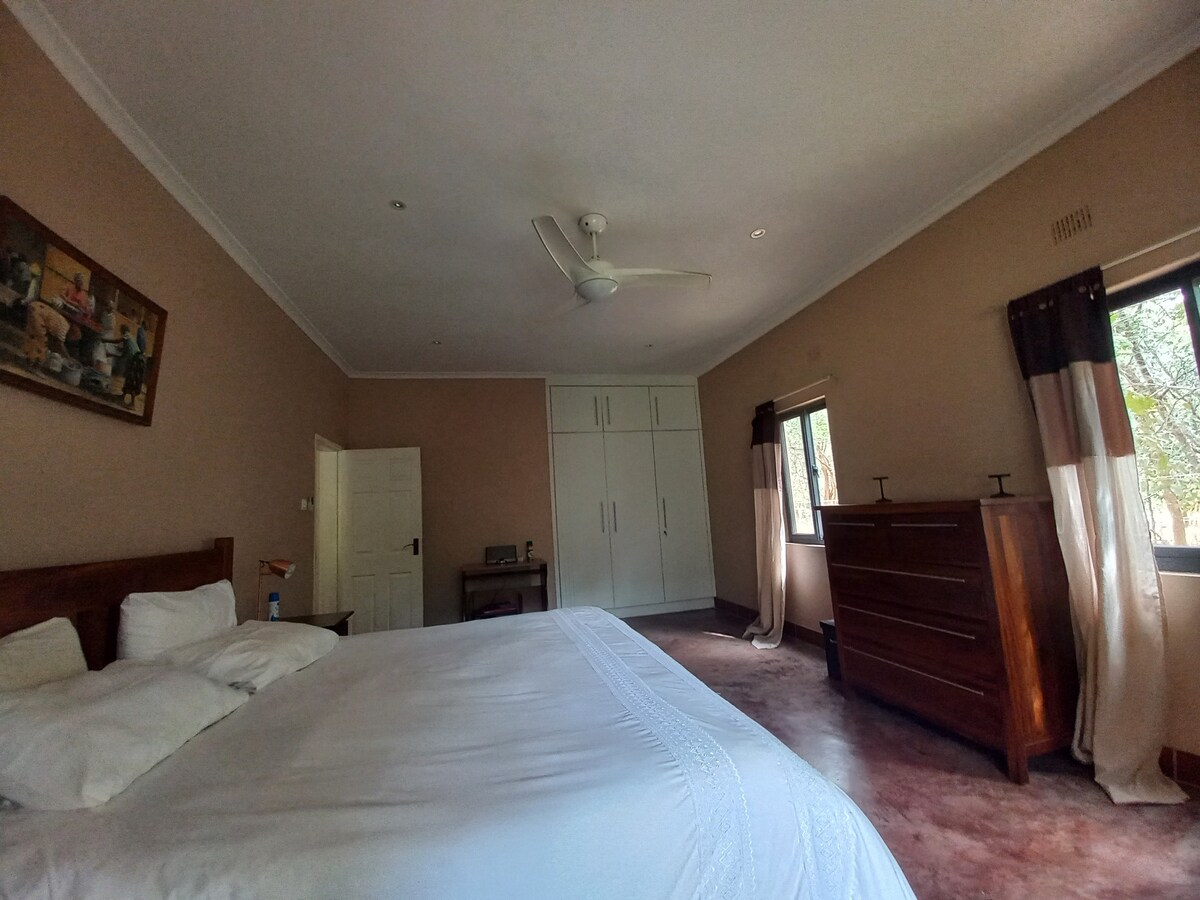 Spacious one bedroomed guest cottage