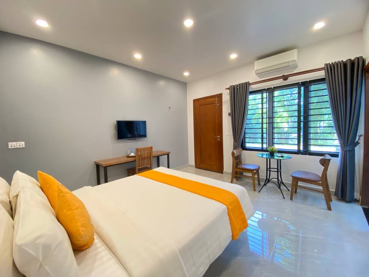 Siem Reap Homesteading studio double bed.