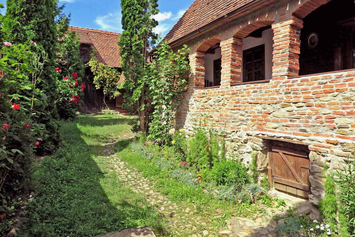 • CASA LOPO • Transylvanian farmhouse cottage