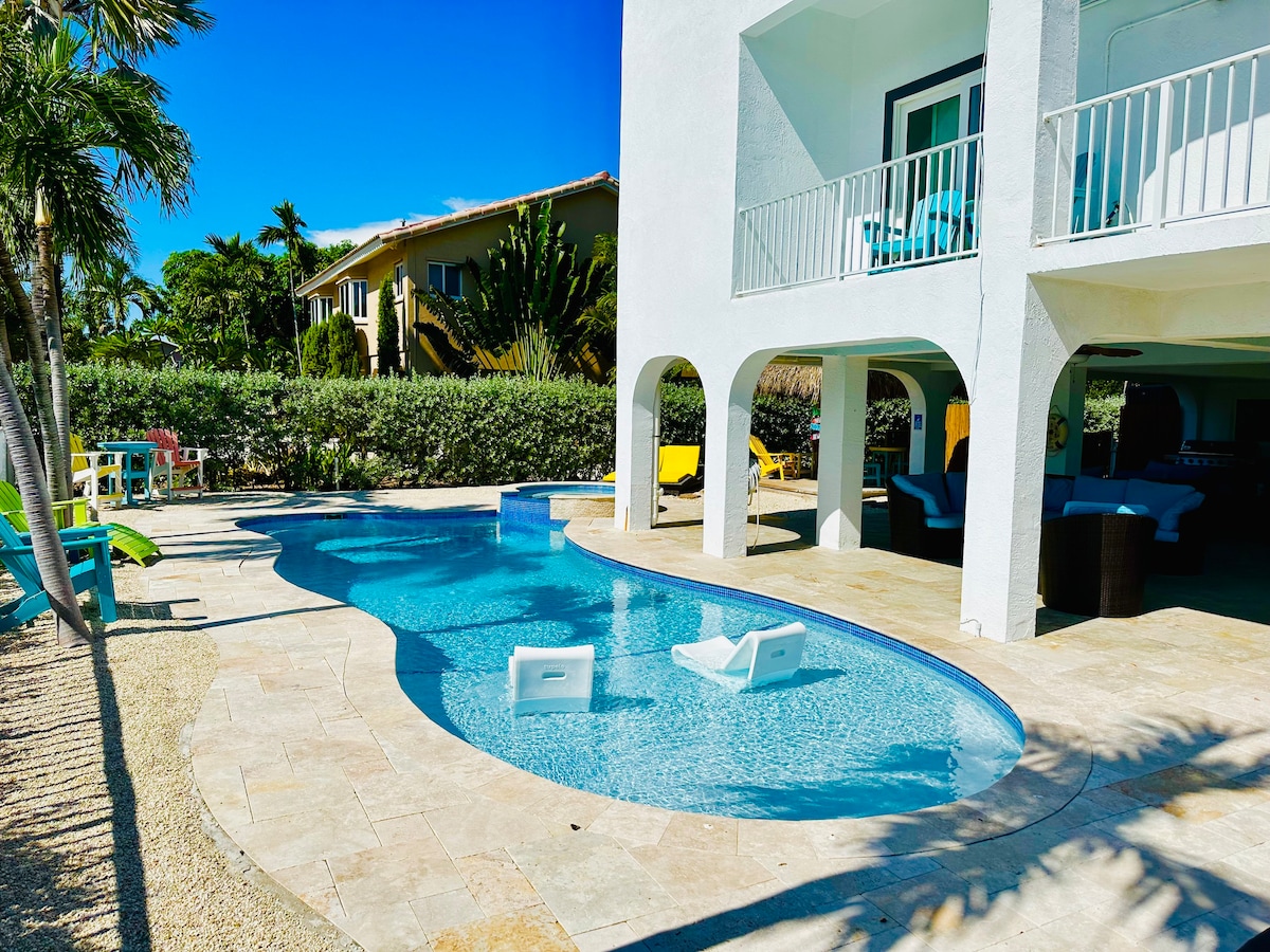 Beautiful Beachfront Home w/ Pool/Tiki/Dock