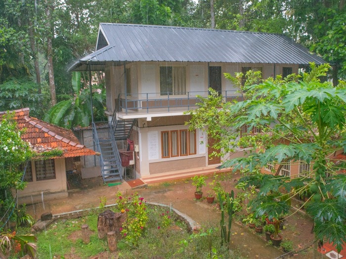 宁静的河滨家庭住宿。Pranayakulam