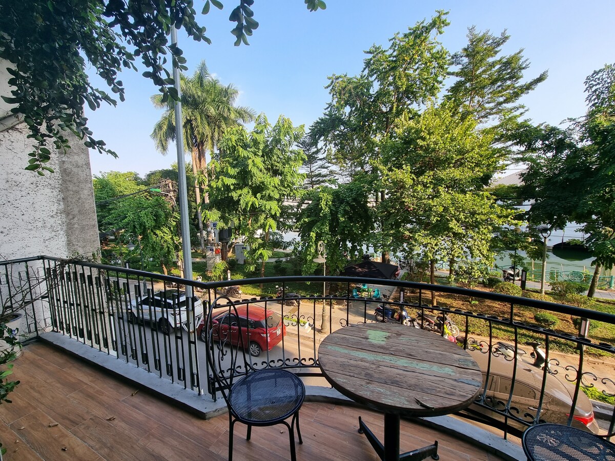 B&B Today - Lakeview Studio with Large Balcony