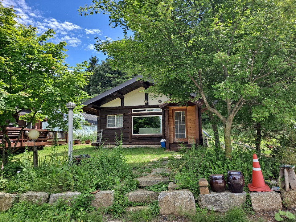 미악골 산방 별채 （原木小木屋，安静的小屋）