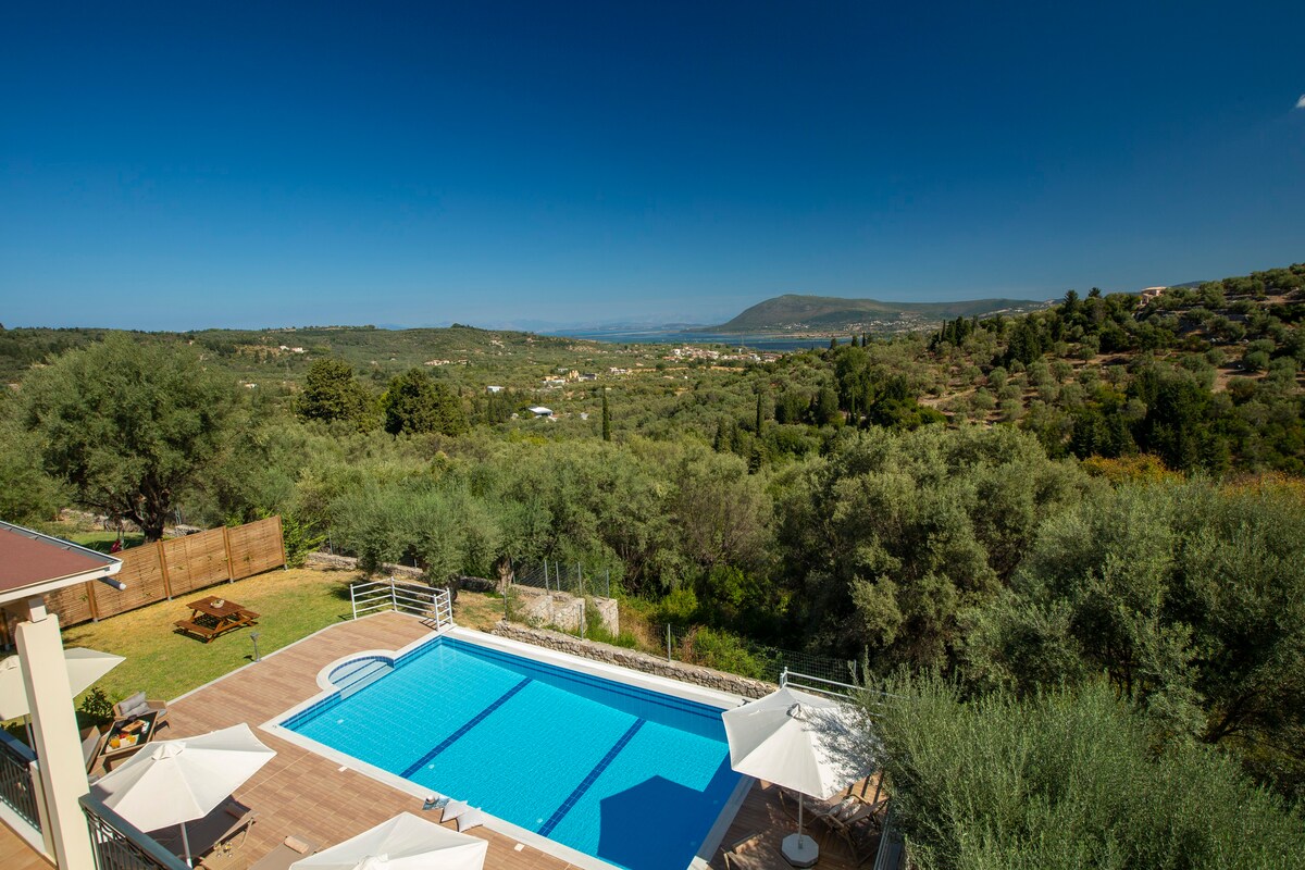 Ιnspiring villa w/private pool, panoramic views