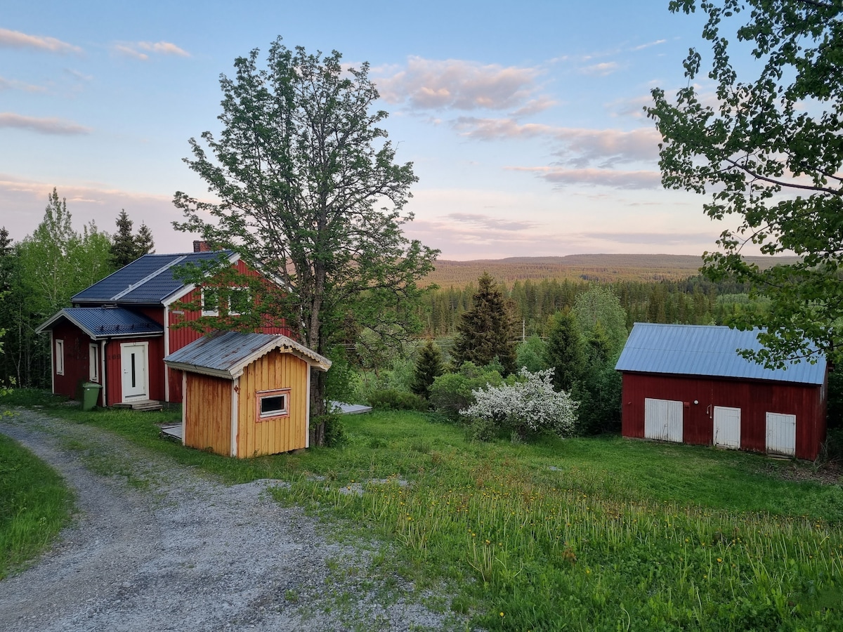 Lantligt hus i idylliskt läge