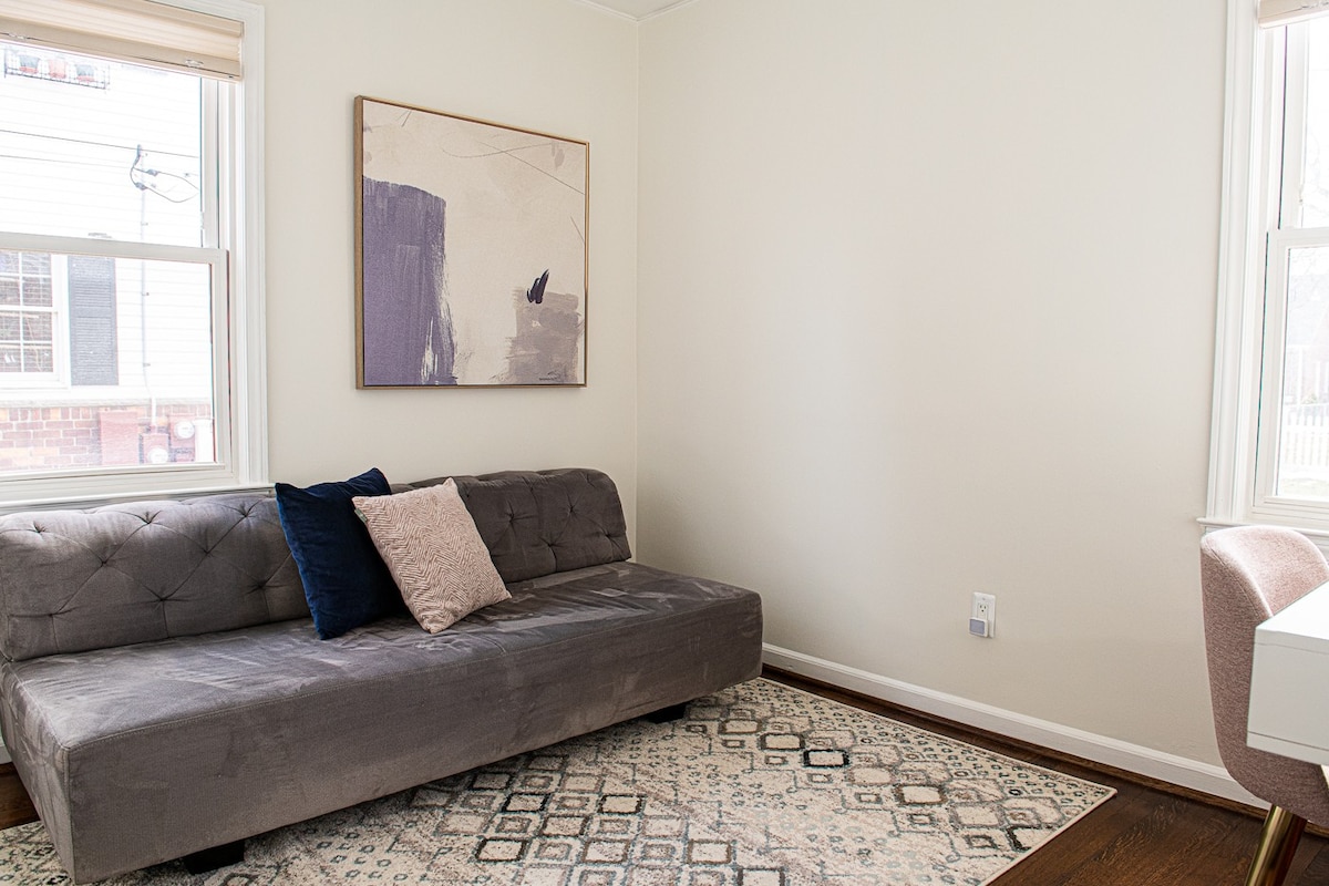 3bd, 1ba bright, modern gem, sleeps 5