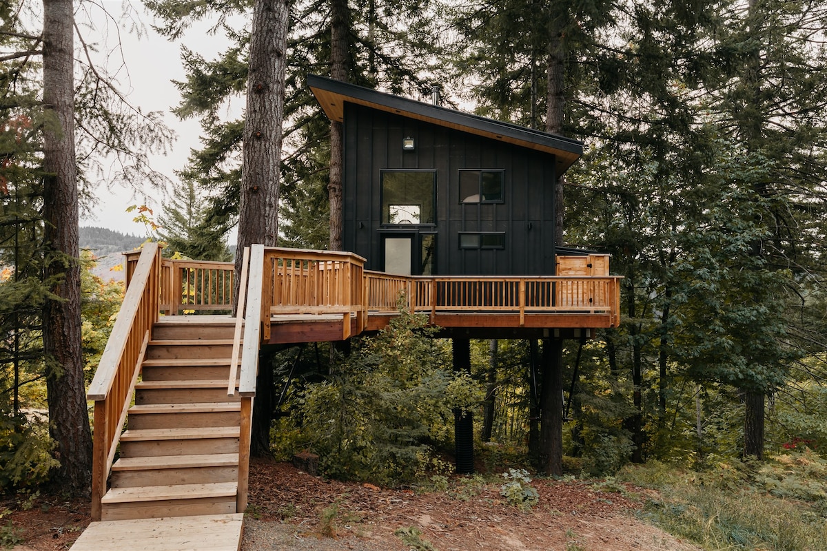 The Klickitat Treehouse