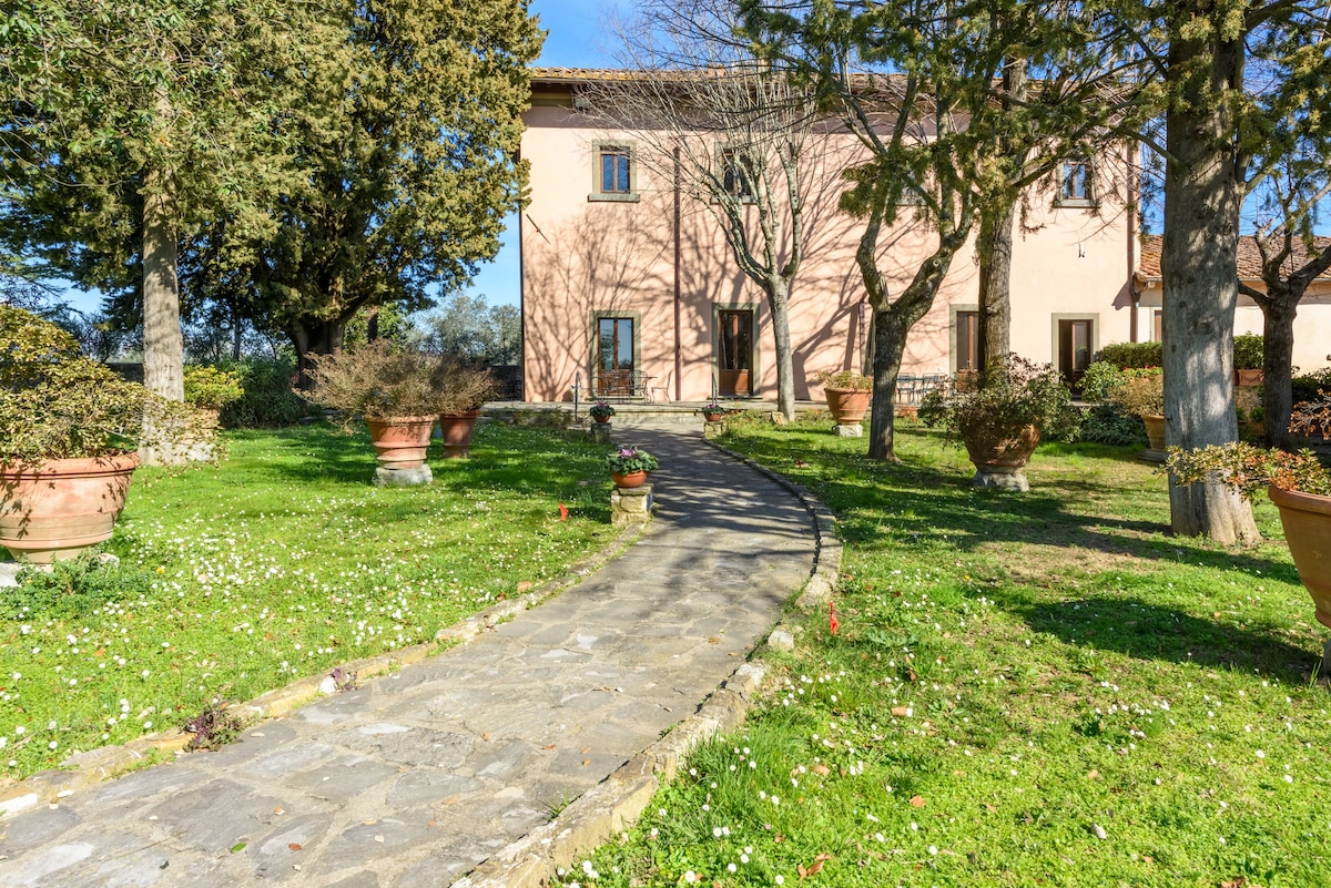 Villa Fortini-With pool on the Florence outskirts