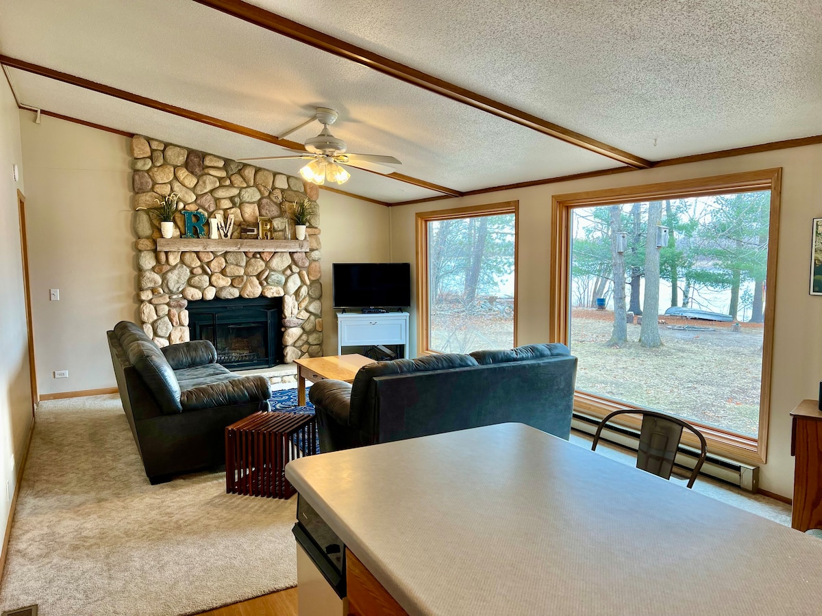 Cabin on the Mississippi River connects to lakes.