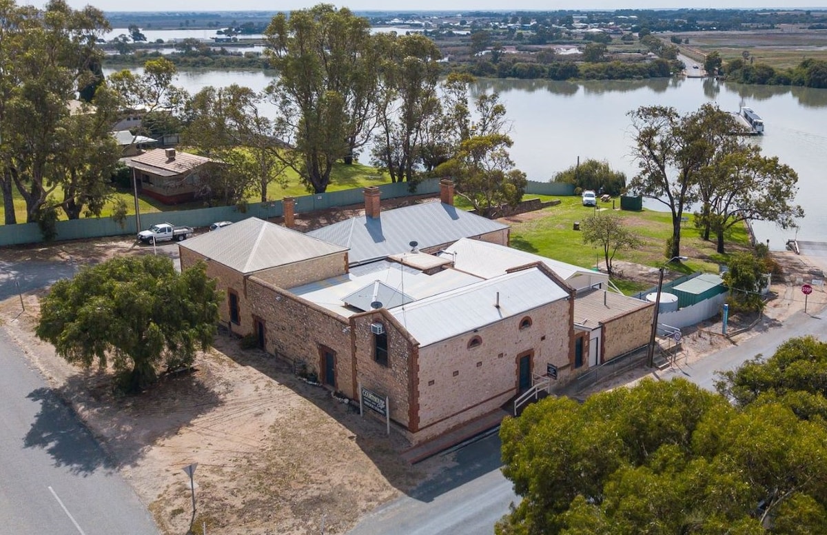 Wellington Courthouse On the River Murray (SA)