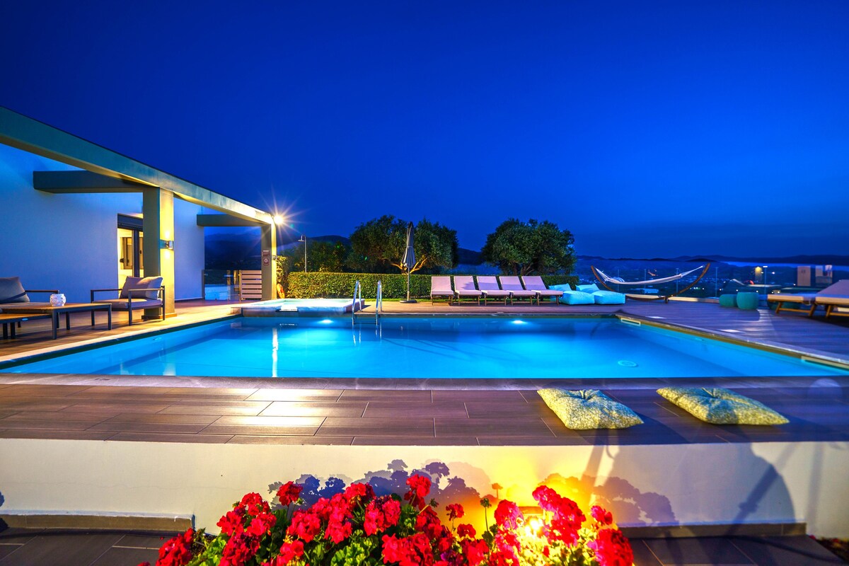 MythicOlive villa-Private Heated Pool-Amazing view