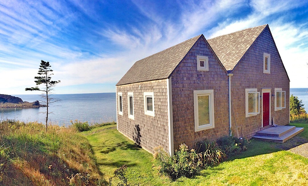 Gorgeous Oceanside cottage, 3 min. to beach