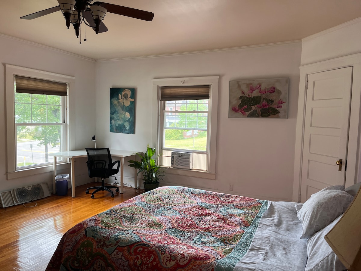 Sunny Bedroom in Historical Home (Student Rates)
