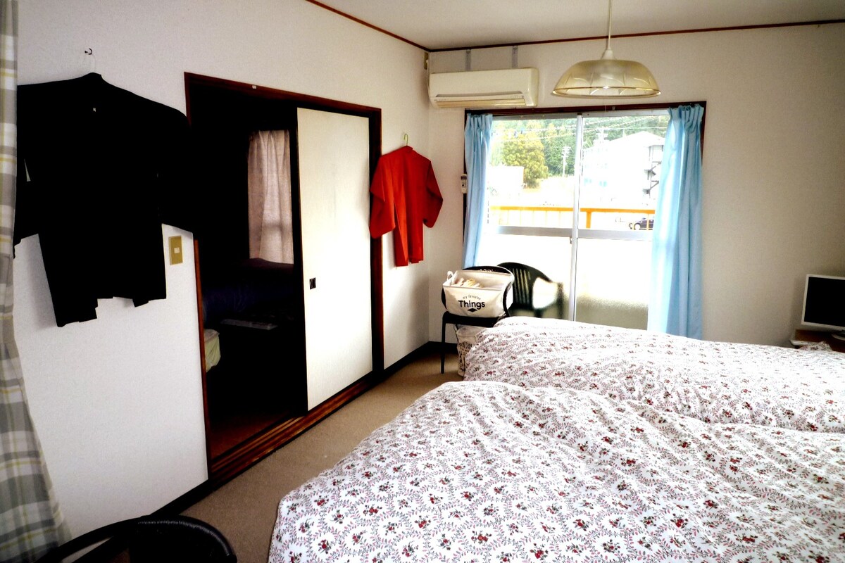 房源设有免费停车位，共有6张床，面积45平方米，可供家庭旅行、女性团体住宿和伊势神宫周边商务差旅之用。