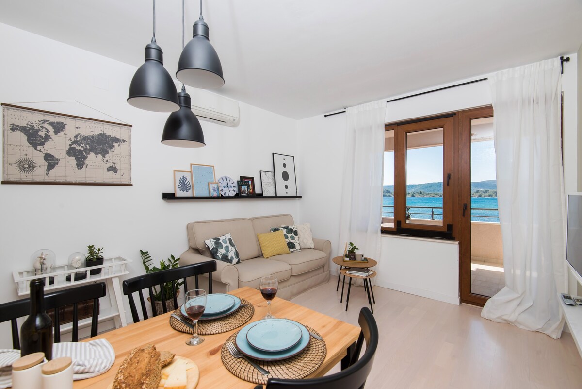 Seafront charming 1-bedroom apartment near Zadar