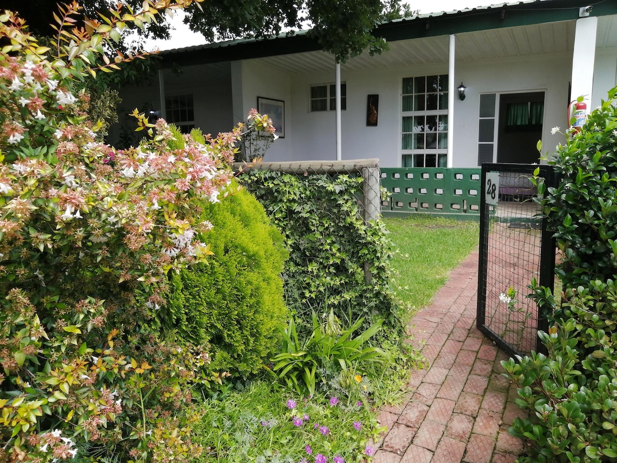 Green Lantern Hotel & Gardens, Pet Friendly Chalet