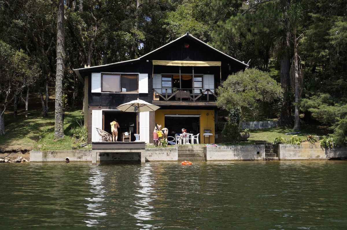 Cabana em frente ao Lago 3 quartos /6 pessoas