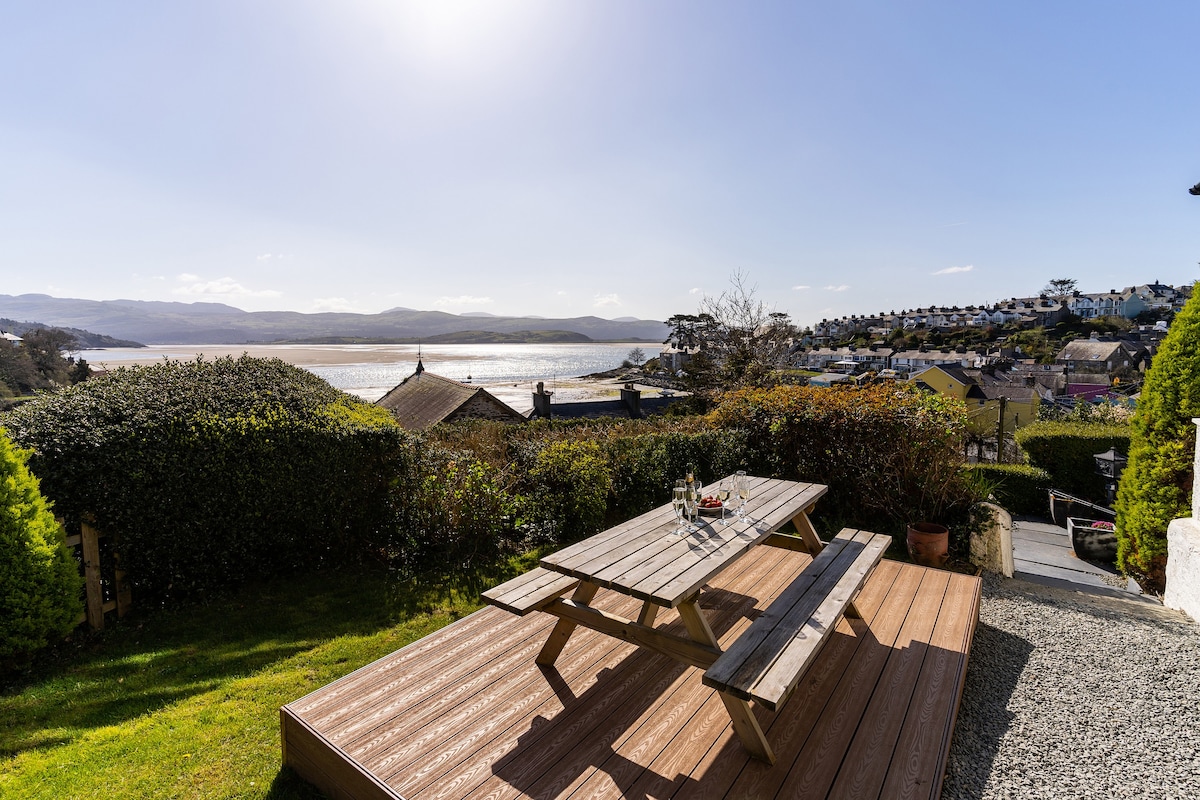 Bryn Gwyn (Sleeps 8), 5*, Sea View, Borth y Gest