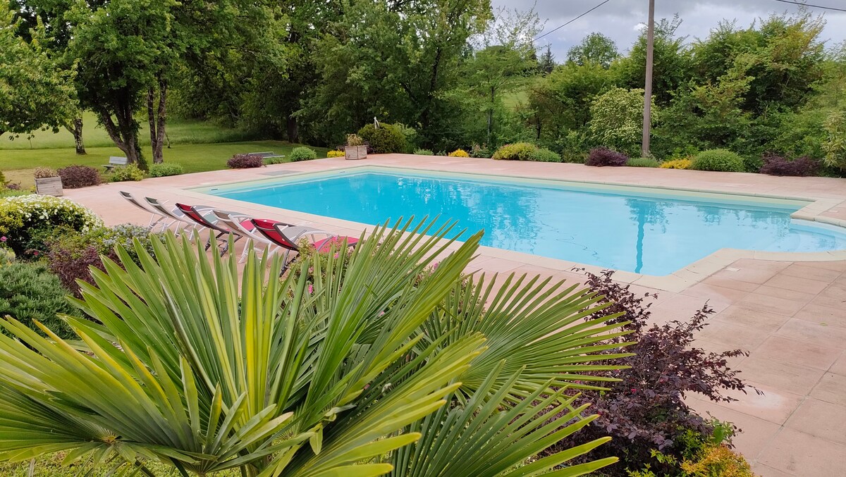 Maison de campagne tout confort, grande piscine