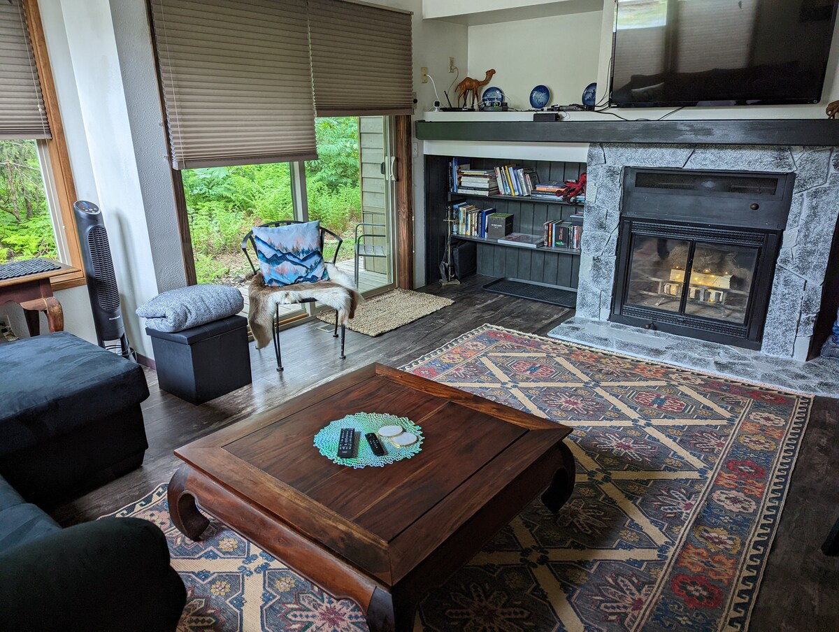 1BR Renovated Alyeska View Condo w/ Jetted Tub