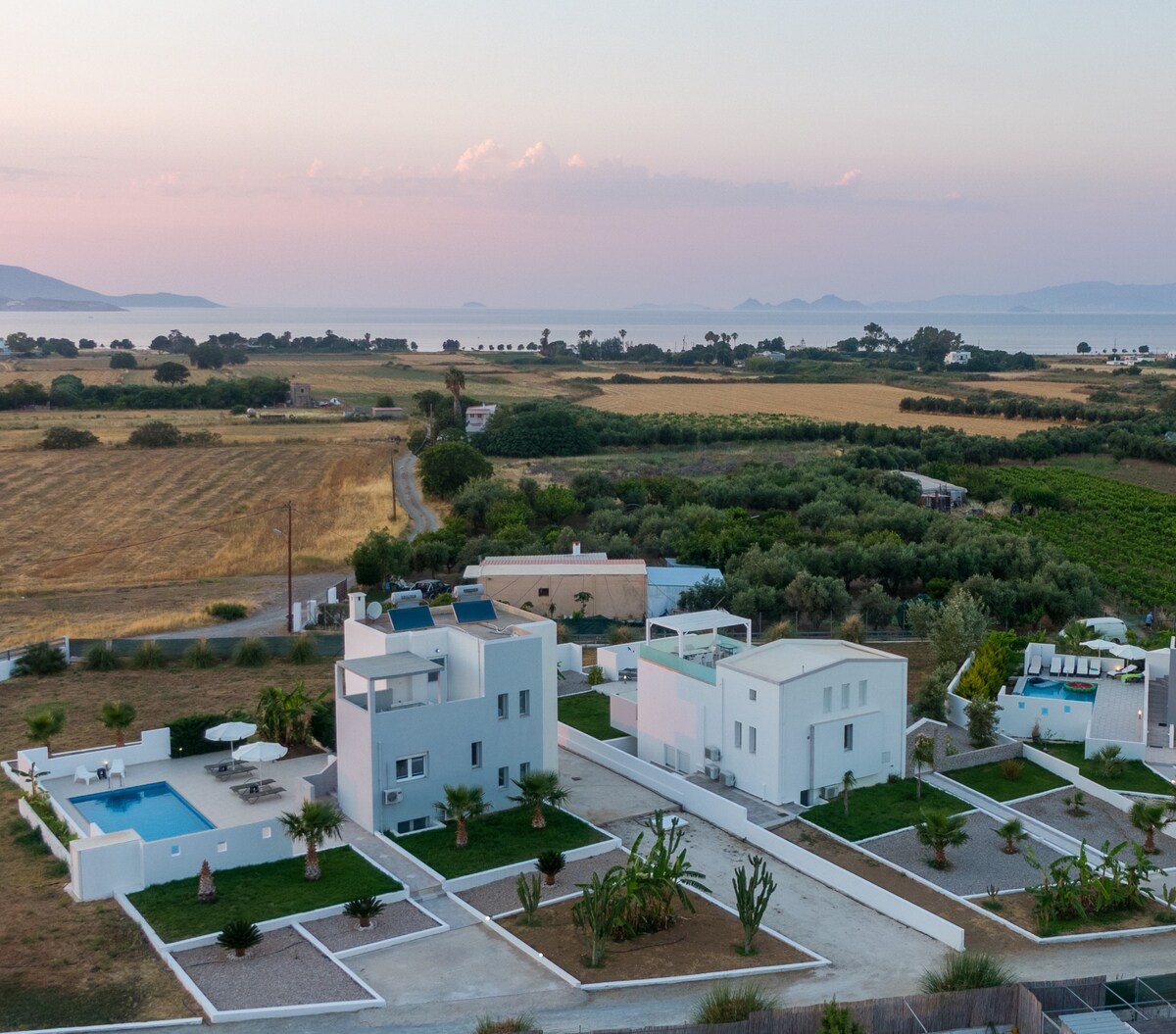 XENOS VILLA 3  , WITH PRIVATE POOL NEAR THE SEA