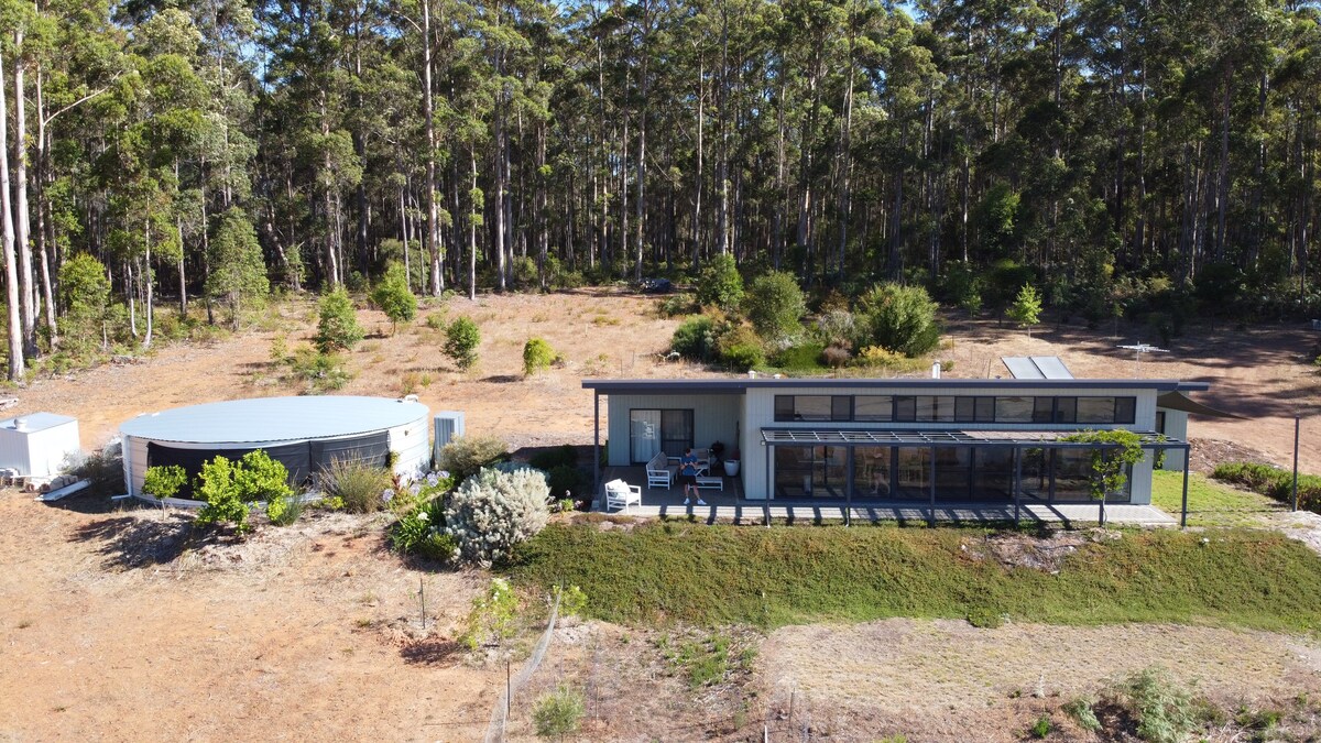 Black Cockatoo Retreat