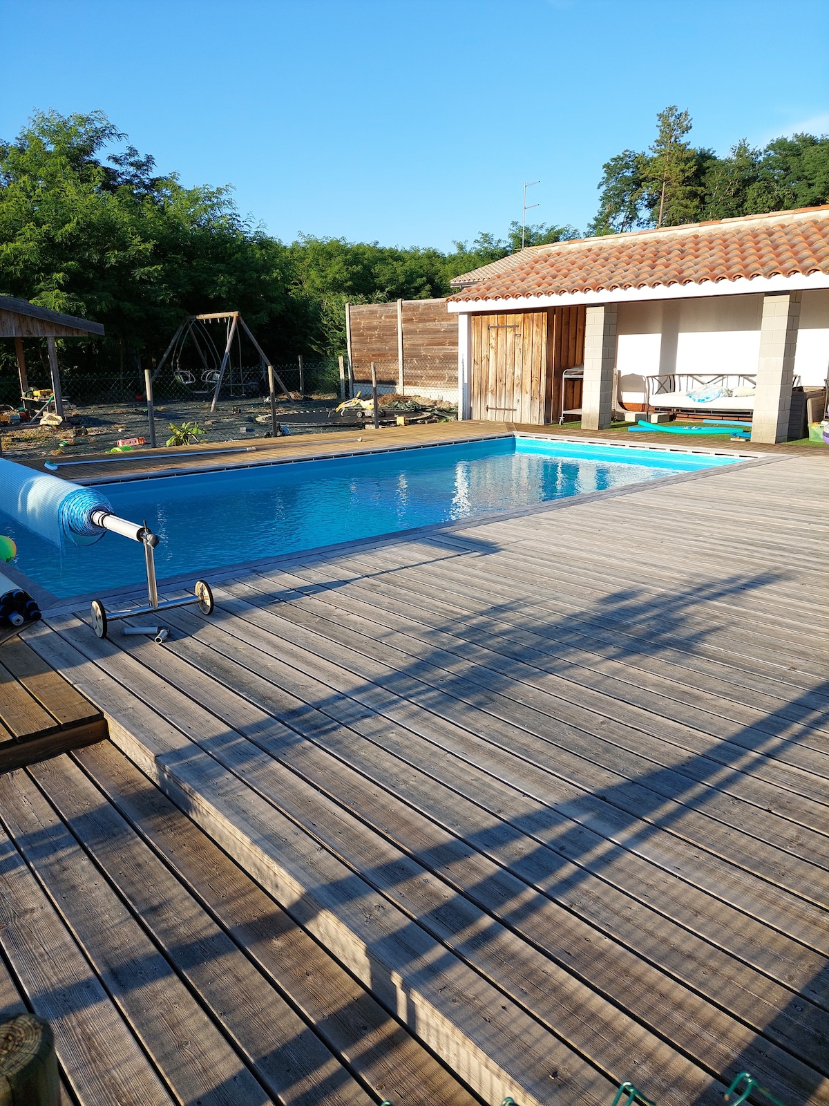 Chambre meublé avec piscine