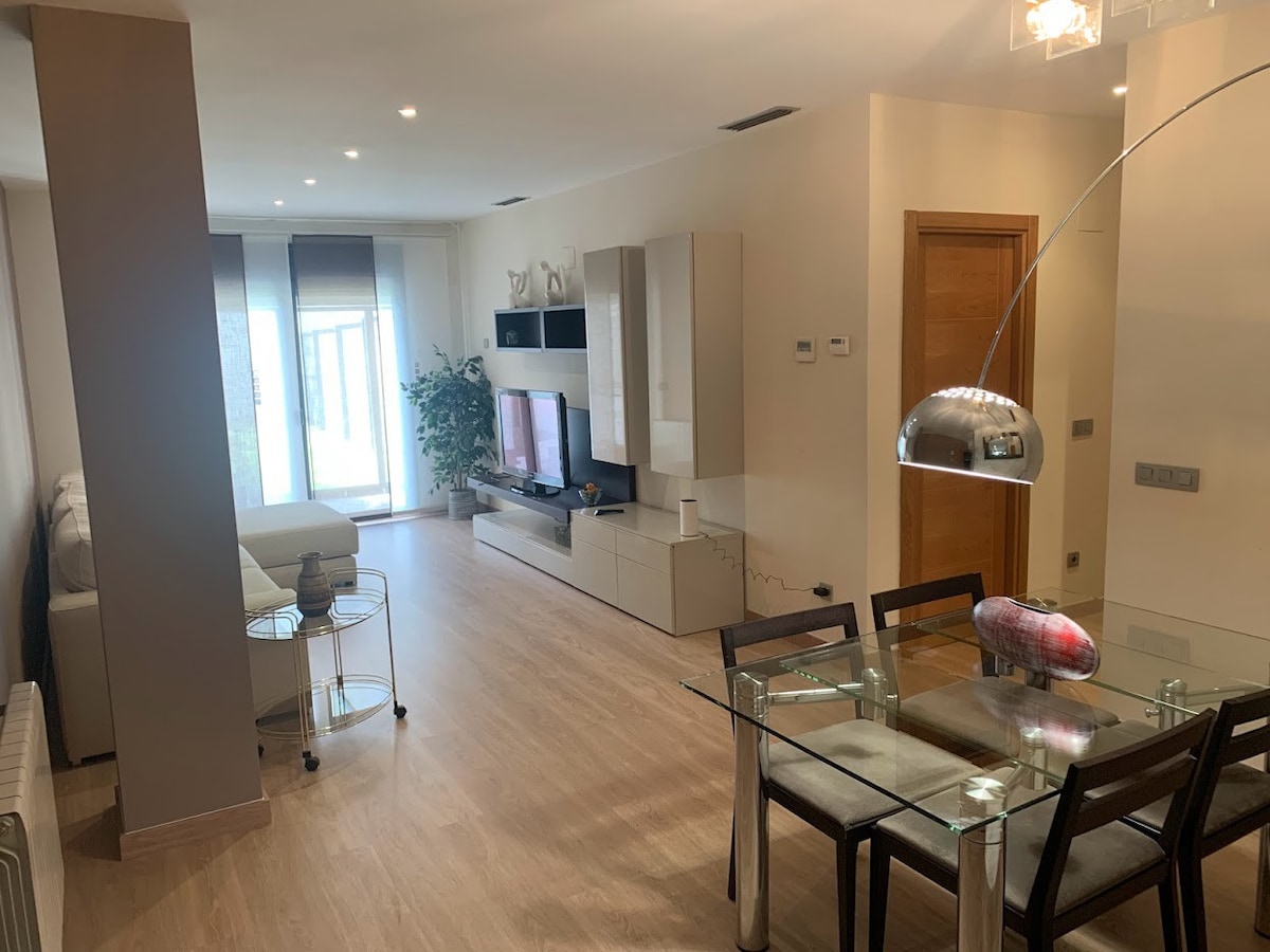 Apartamento con piscina y jardin Centro Figueres