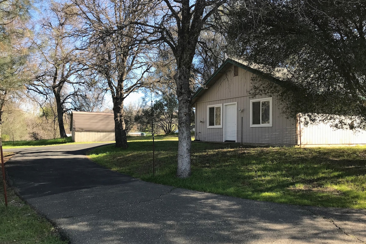 舒适的普拉瑟维尔小屋（ Placerville Cottage ）度假胜地