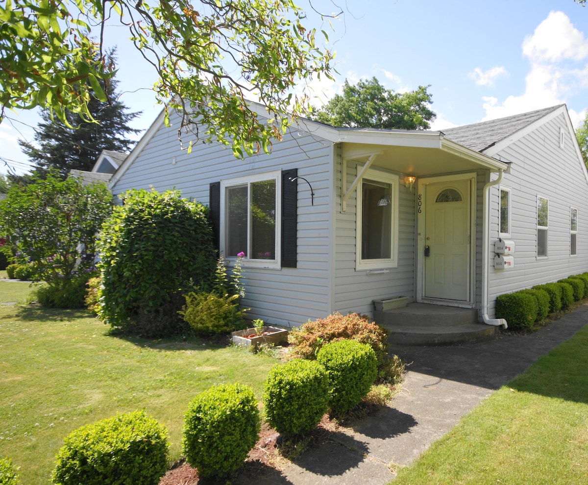 Quiet and modern 2Br/1Ba in Downtown Lynden