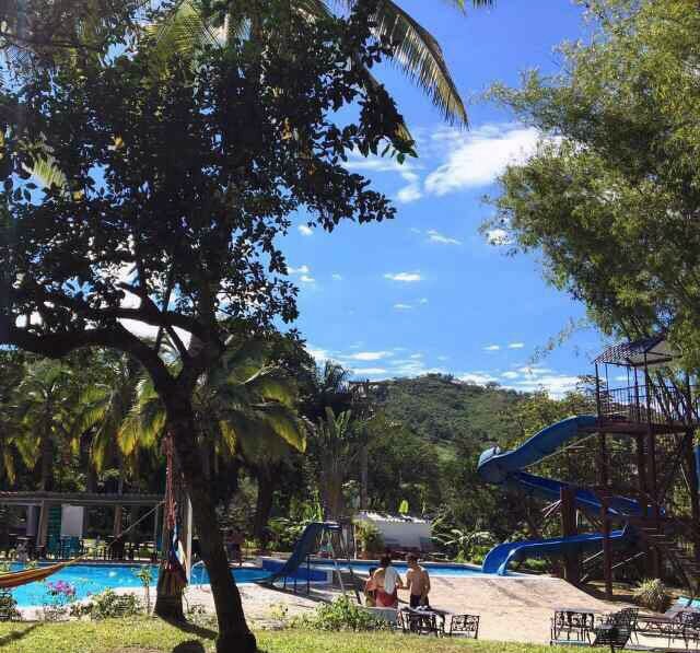 Linda habitación y piscina!